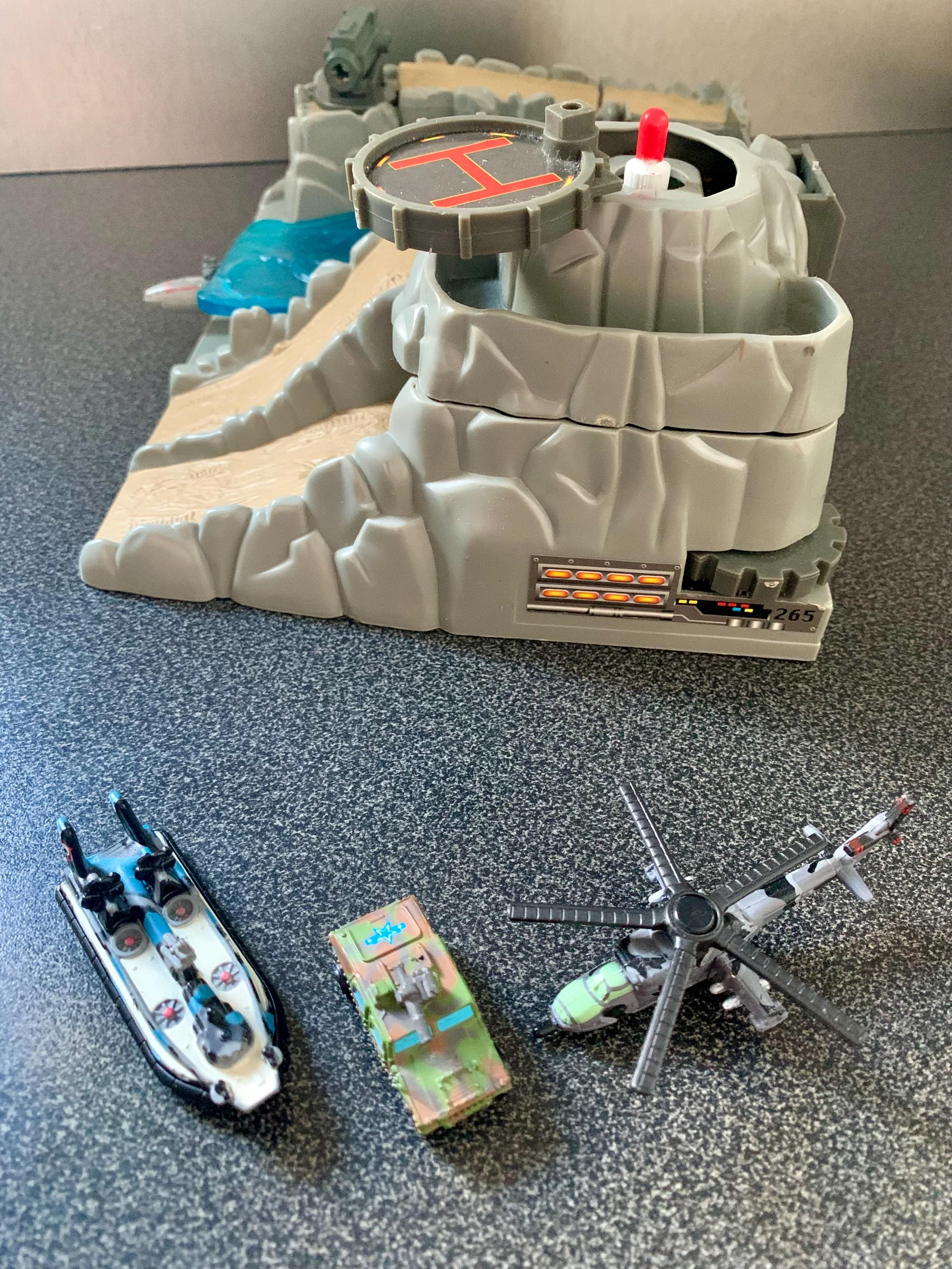 Galoob Toys Micro Machines Military Battle Zones Barracuda Bay Set