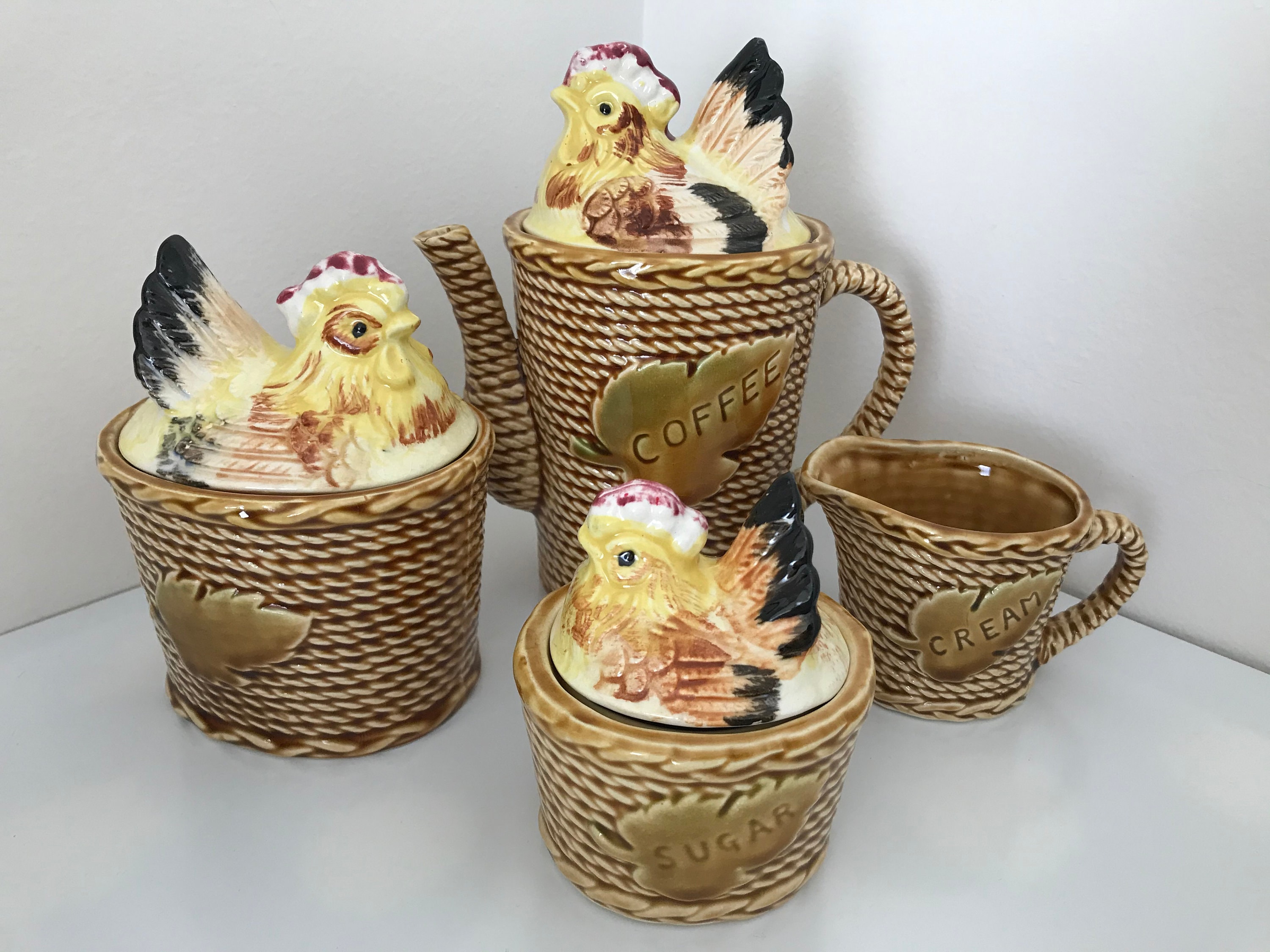 Ceramic Egg Holder Chicken Wire Egg Basket Fruit Basket Collection Ceramic  Hen Oraments Decoration Kitchen Storage 19CMX22CM