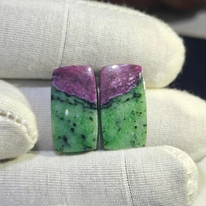 Fantasifull rubin i zoisit-par cabochon, naturlig lös ädelstensformad kudde (12x22x4mm, 27.20cts) RAM-01-728