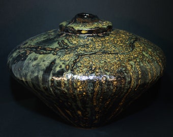 Studio vase. Stoneware pottery vase. Handmade wabi sabi tsubo.