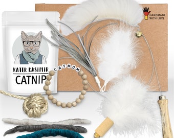 Kater Kasimir - Deluxe Set mit 9 Katzenspielzeugen und CATMOM Armband. In Deutschland von Hand und mit Liebe hergestellt.
