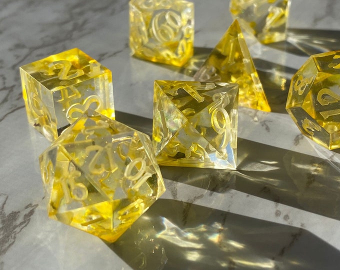 Will-o'Wisp - Sharp DnD Dice - Clear - Handmade resin dice set for Tabletop Gaming - Dungeons & Dragons, Pathfinder, Cthulhu, Cyberpunk