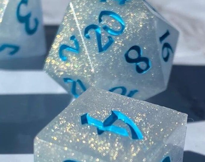 For Glory - Sharp DnD Dice - Glitter - Handmade resin dice set for Tabletop Gaming - Dungeons & Dragons, Pathfinder, Cthulhu, Cyberpunk