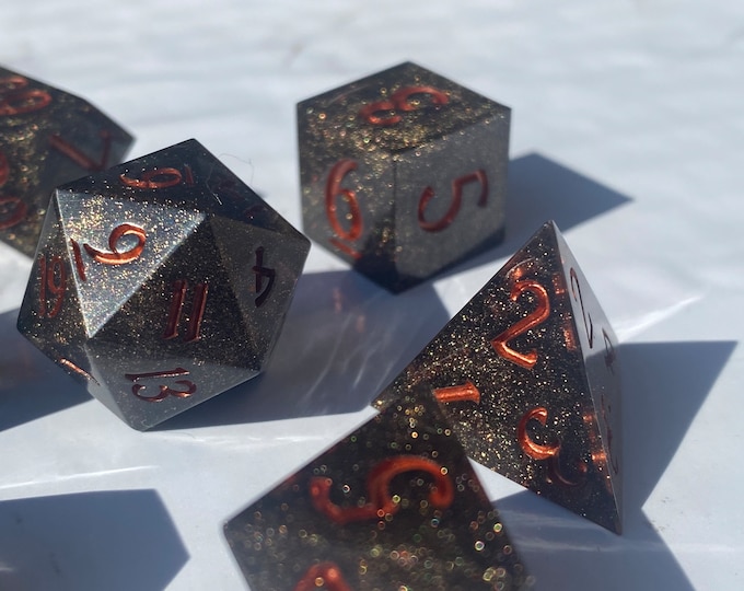 Sand Dragon - Sharp DnD Dice - Glitter - Handmade resin dice set for Tabletop Gaming - Dungeons & Dragons, Pathfinder, Cthulhu, Cyberpunk