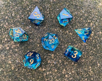 Juego de dados de resina hechos a mano para D&D "Cryomance despiadado" / Juego de dados poliédricos personalizados de borde afilado para juegos de rol de mesa de fantasía para D&D, Pathfinder