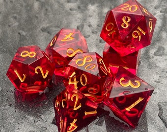 Set di dadi in resina fatti a mano per D&D "King's Ruby" / Set di dadi poliedrici personalizzati con bordi affilati per giochi di ruolo fantasy da tavolo, D&D, Pathfinder e TTRPG.