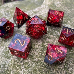 Dragon&#39;s Heart - Sharp DnD Dice - Foil - Handmade resin dice set for Tabletop Gaming - Dungeons & Dragons, Pathfinder, Cthulhu, Cyberpunk