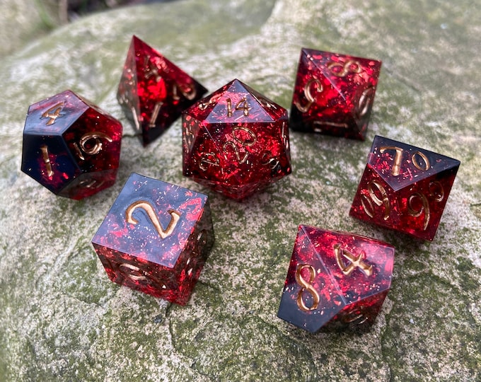 Dragon's Heart - Sharp DnD Dice - Foil - Handmade resin dice set for Tabletop Gaming - Dungeons & Dragons, Pathfinder, Cthulhu, Cyberpunk