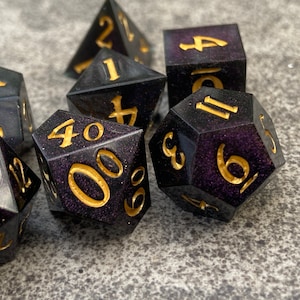 Shadowfist - Dados afilados DnD - Brillantina - Juego de dados de resina hechos a mano para juegos de mesa - Dungeons & Dragons, Pathfinder, Cthulhu, Cyberpunk