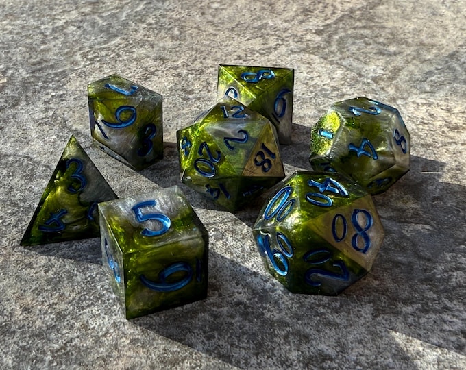 Serpent's Dagger - Sharp DnD Dice - Drip - Handmade resin dice set for Tabletop Gaming - Dungeons & Dragons, Pathfinder, Cthulhu, Cyberpunk