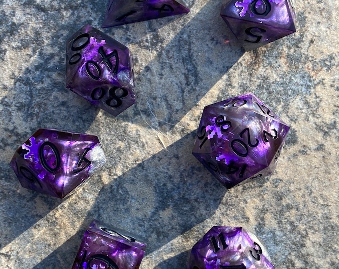 Sossal Frostbite - Sharp DnD Dice - Drip - Handmade resin dice set for Tabletop Gaming - Dungeons & Dragons, Pathfinder, Cthulhu, Cyberpunk