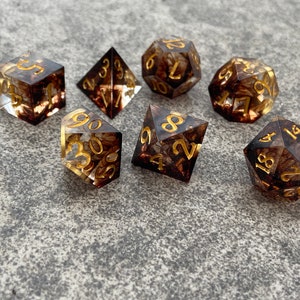 Espresso-Entity-Würfel-Set für DnD | 7-teiliges Würfelset aus Kunstharz mit scharfen Kanten, handgefertigt, individuell | RPG-Würfel, Dungeons and Dragons, D&D, Pathfinder