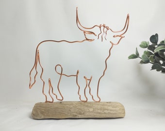 Handmade Wire Highland Cow Sculpture: Driftwood or Oak Base
