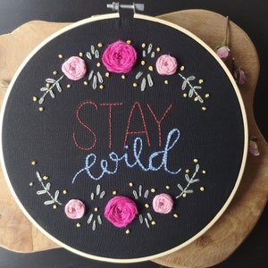 Ramka do haftu „Stay Wild”