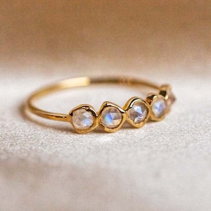 Natuurlijke maansteenring - ronde maansteenring - zilveren ring - 14K gouden maansteenring - stapelbare ring - sierlijke ring - vuurmaansteenring - cadeau voor haar