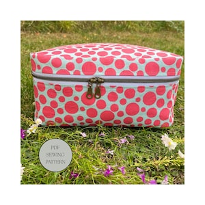 Large oval Train case pattern