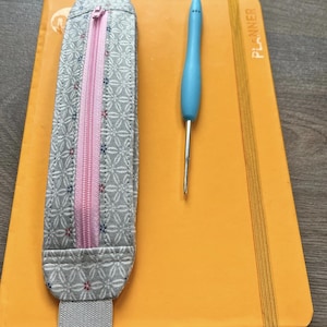 Expanding- Book strap zip pouch