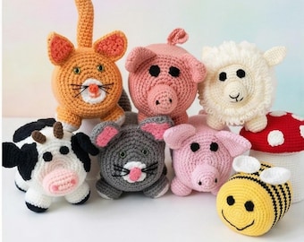 Funda de papel higiénico de ganchillo con forma de animales: abeja, cerdo, vaca y gato.