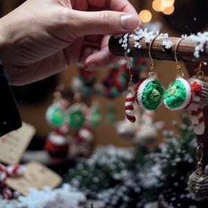 Handgemachte gehäkelte Weihnachtsohrringe: Sterlingsilber-Haken Bild 2
