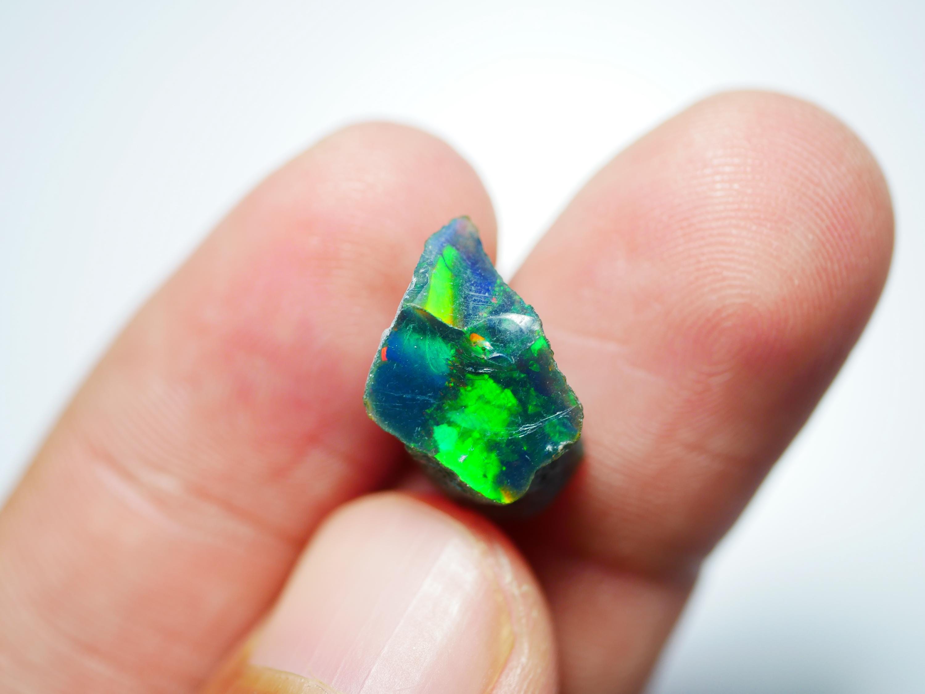 Black Opal rough , Éthiopien Naturel gemstone, fire Brut 14.5Ct
