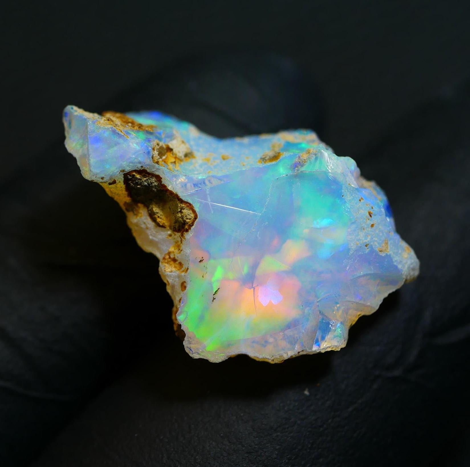 オパール、エチオピア産ウェロファイアオパール原石、天然の派手な