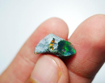 Opale Noire Brute Naturelle D'Éthiopie - 19x15 Mm - 14 Carats - Feu, Non Traitée