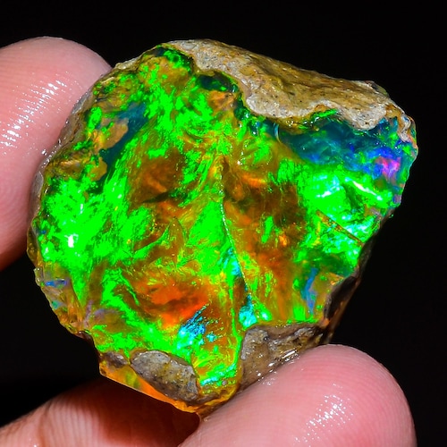 Opale éthiopienne Brute Naturelle 4.45 Carats - Opale De Feu Multifacette, Non Traitée, Forme Brute