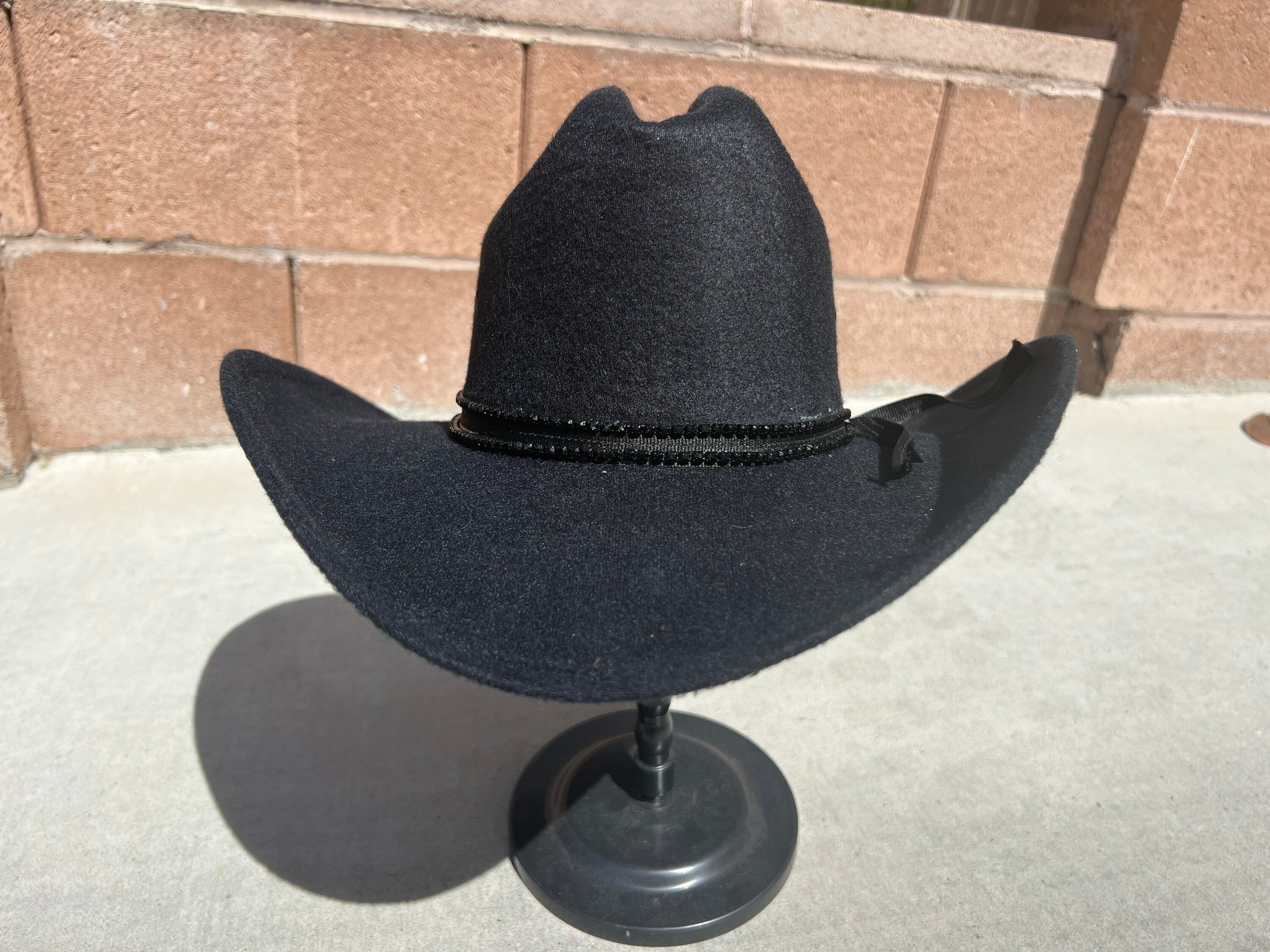 The “cowboy Killer” Rhinestoned Underbrim Back Cowboy Hat (2 