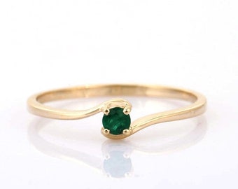 Anello in oro massiccio 14 carati con smeraldo: fede nuziale impilabile con pietra portafortuna.