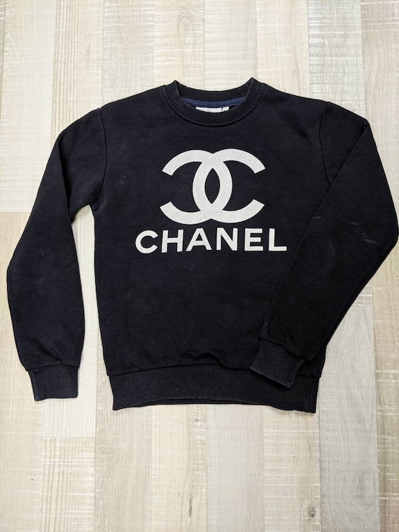 CHANEL Sweater