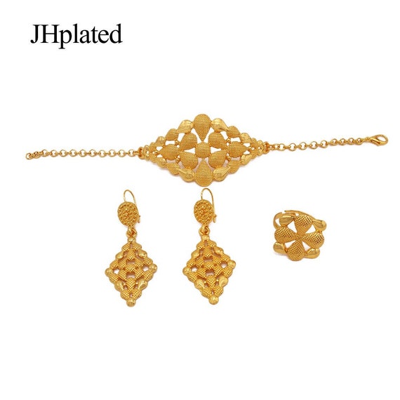 Short Necklace Women's Fashion Jewelry Full of Diamonds Exaggerated Flower  Necklaces Clothing Accessories Ladies Necklaces Yellow : :  Clothing, Shoes & Accessories