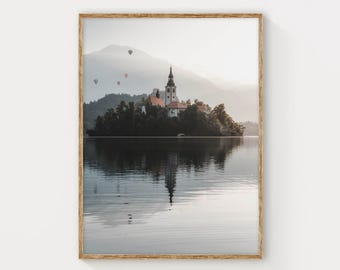 Lámina del lago Bled – Arte mural de Eslovenia con vista panorámica de la montaña.