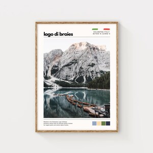 Poster di viaggio del Lago di Braies - Stampa in stile vintage delle Dolomiti, decorazione murale del lago italiano, decorazione paesaggistica retrò del Nord Italia