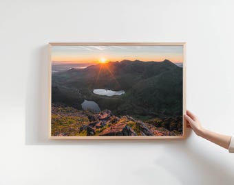 Affiche Lever de soleil à Carrauntoohil : Paysage du comté de Kerry, photographie de montagne irlandaise, art mural irlandais