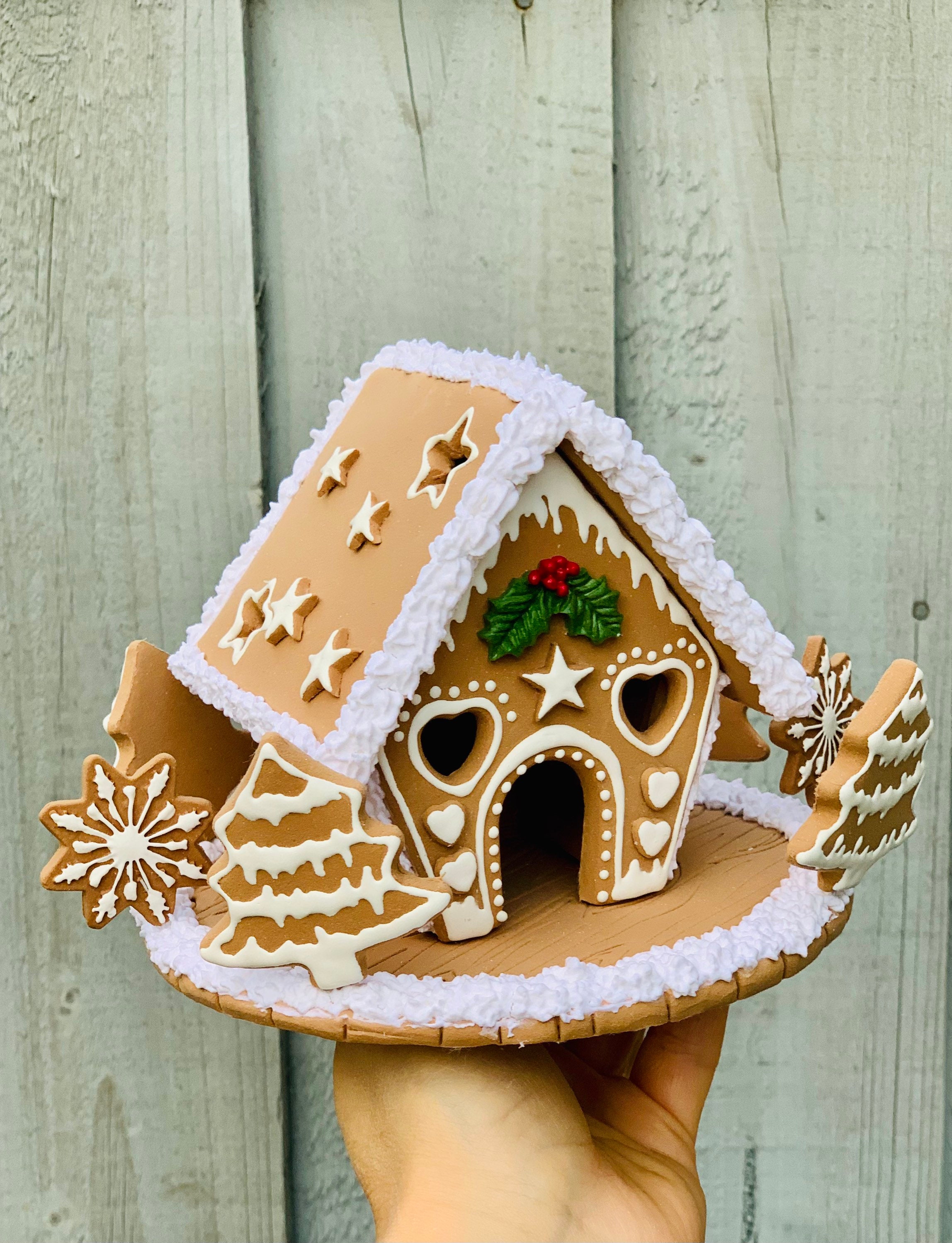 clay gingerbread house, bougie chauffe-plat de noël, maison lumineuse cadeau noël.