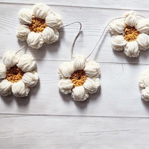 Daisy Garland wall decor with wild flowers