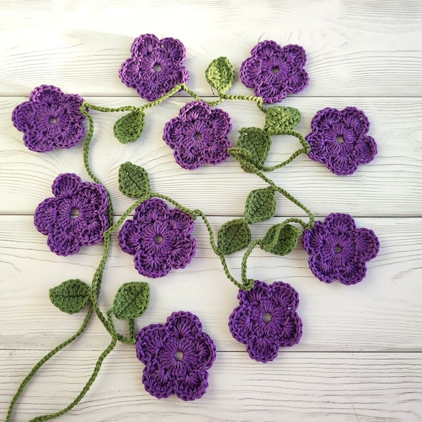 Guirlande de chaîne de fleur de coton. Bruant de printemps/été.