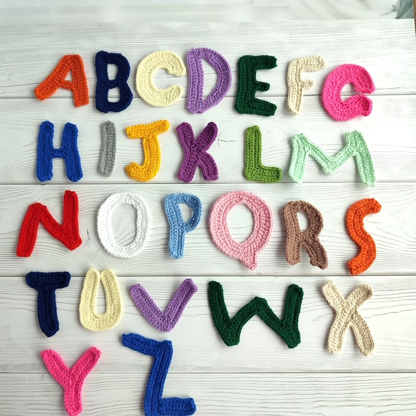 Lettres appliquées. Patch lettre personnalisé.