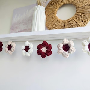 Daisy Garland wall decor with flowers