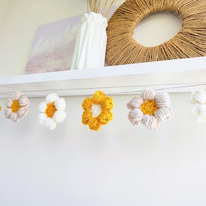 Daisy Garland wall decor
