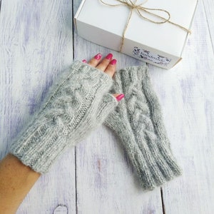 Cable knit fingerless mittens