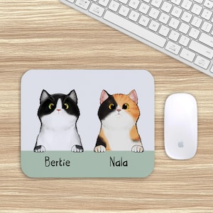 Tappetino per mouse personalizzato con gatto, qualsiasi colore, illustrazione digitale di un cartone animato di un gatto, nome, regalo, tappetino per ciotola del cibo, proprietario, gatto, mamma, arredamento per ufficio, tappetino per computer.