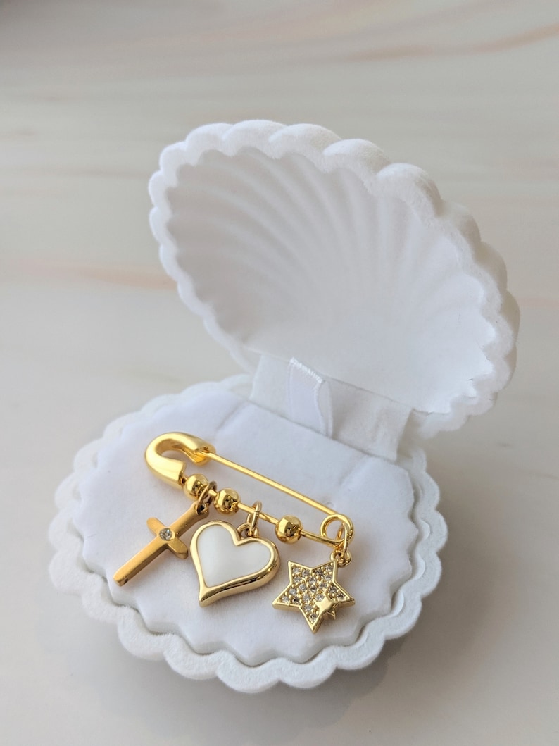 Épingle bébé dorée personnalisée Broche bébé Épinglette de baptême Épingle pour poussette Baby Shower Épingle bébé souvenir Épingle de mariée Coffret coquillage image 4