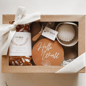 Pasgeboren Baby LUXE Gift Box | Gepersonaliseerde babyspeld | Baby shower cadeaupakket | Doopspeld | Baby Swaddle | Aandenken Baby Pin | GROTE Shell doos