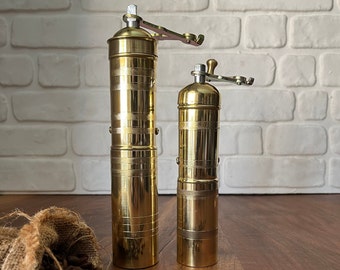 Vintage Italy coffee grinder, utensil to mince the coffee,in heavy