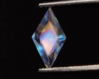 Rainbow Andesine ( Labradorite ) Purple with Multi Color Fire AAAA+ Rare Stone Origin Africa Lozenge Shape 0.65 carat.