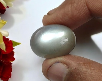 Gray Moonstone: 21.60 Ct Oval Cabochon Gemstone for Collectors