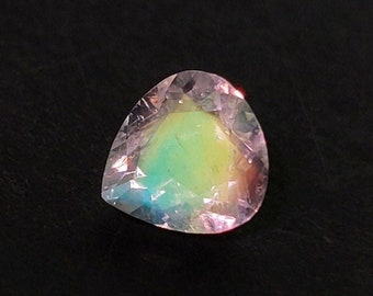 Diamante Andesina Arco-Íris em Formato de Coração com Brilho Múltiplo, 1,05 quilates. Sem Tratamento, 100% Pedra Natural.