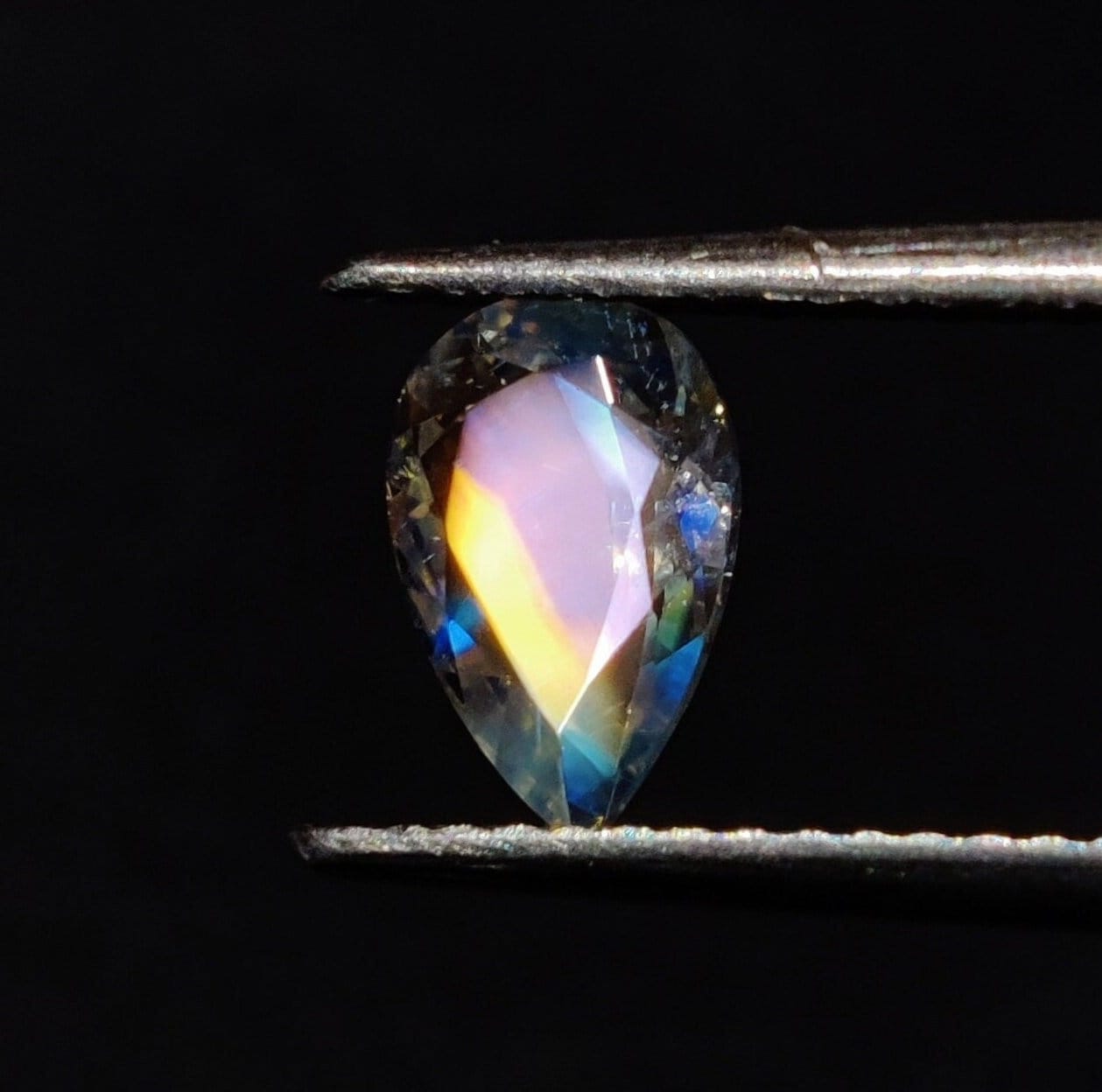 Rainbow Labradorite(Andesine)Multi Color Flashy Stone, Natural Gemstone, Pear Shape 0.69carat. No Treatment n No Chemical Use 100% Natural
