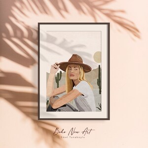 Puede incluir: Una ilustraci&oacute;n digital de una mujer con un sombrero de vaquero marr&oacute;n y una camiseta blanca, sentada en un paisaje des&eacute;rtico con cactus. El texto "Boho New Art" y "Emel Tunaboylu" est&aacute; debajo de la imagen.